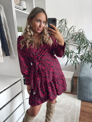 Hledáš ideální šaty na podzim? Máme poslední kousky krásných šatů Elliot s dlouhým rukávem 🥰 ve dvou trendy vzorech....